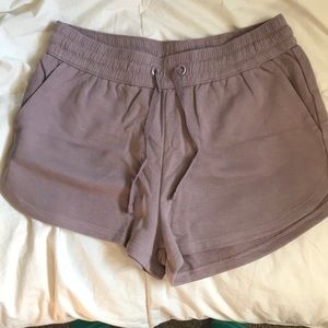 Mauve sweatshorts